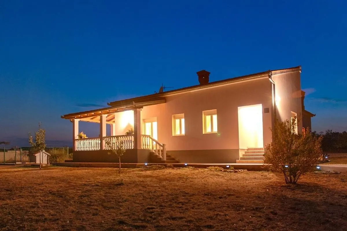 פולה Holiday Home Nina&Tea