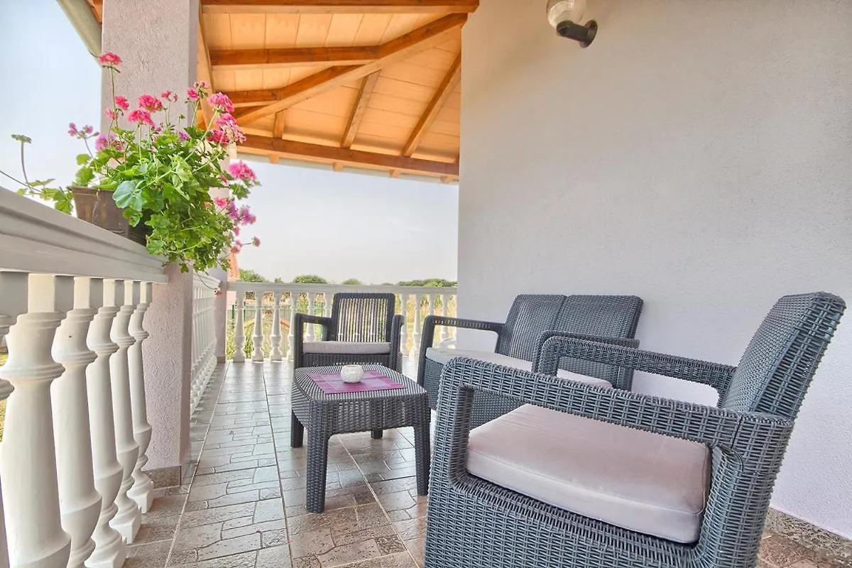 פולה Holiday Home Nina&Tea