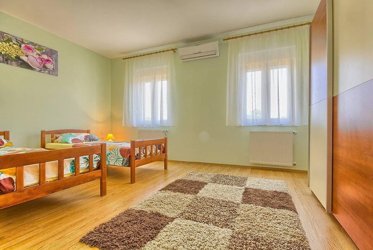 פולה Holiday Home Nina&Tea 0*,  קרואטיה