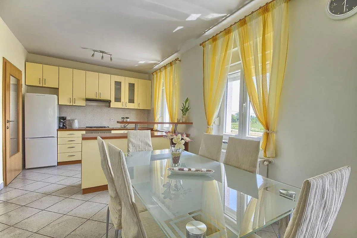 פולה Holiday Home Nina&Tea 0*,  קרואטיה